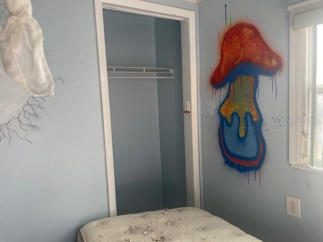 Listing photo id 12 for 2950 64th Avenue N