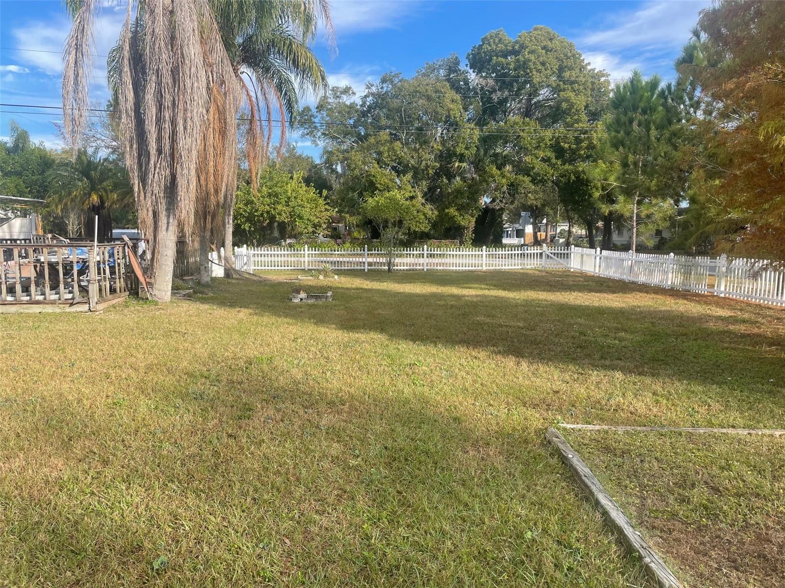 Listing photo id 19 for 2950 64th Avenue N