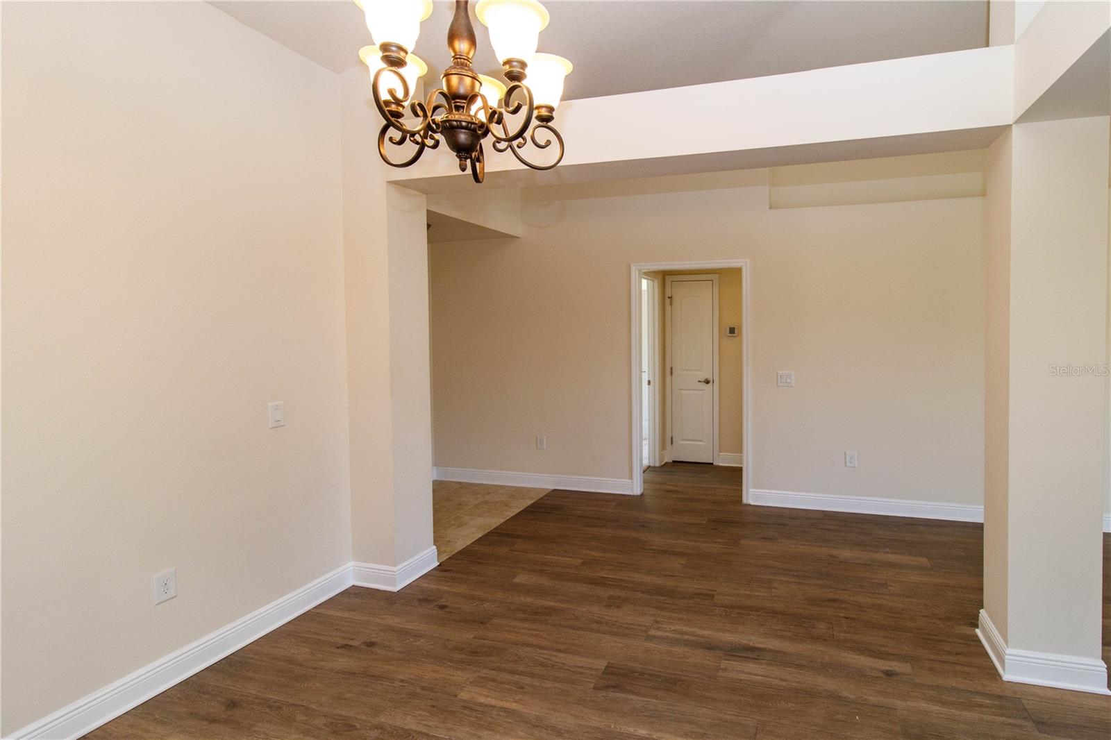 Listing photo id 8 for 13541 Niti Drive