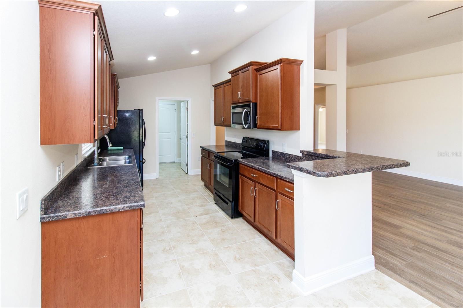 Listing photo id 13 for 13541 Niti Drive