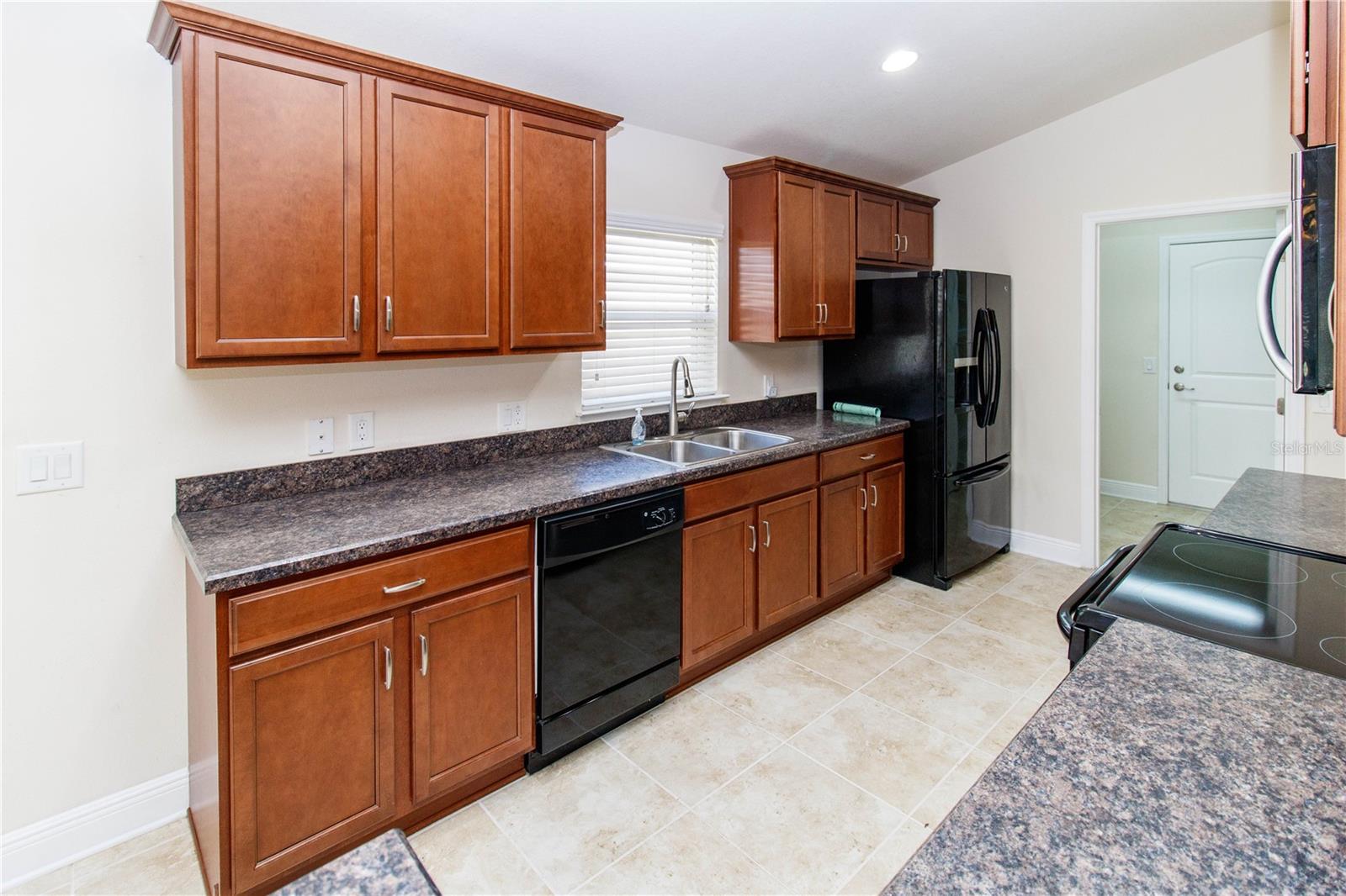 Listing photo id 14 for 13541 Niti Drive