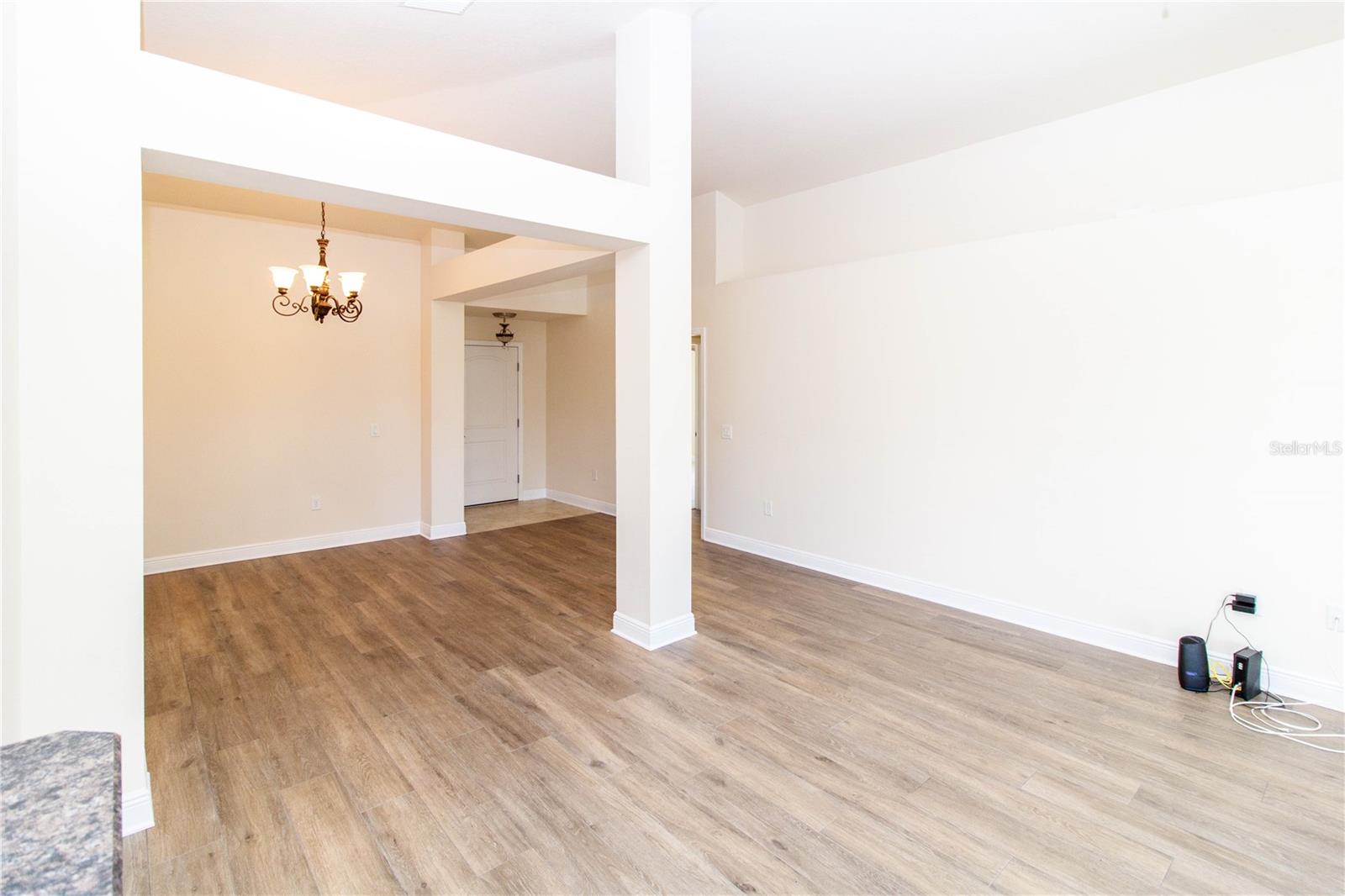 Listing photo id 15 for 13541 Niti Drive