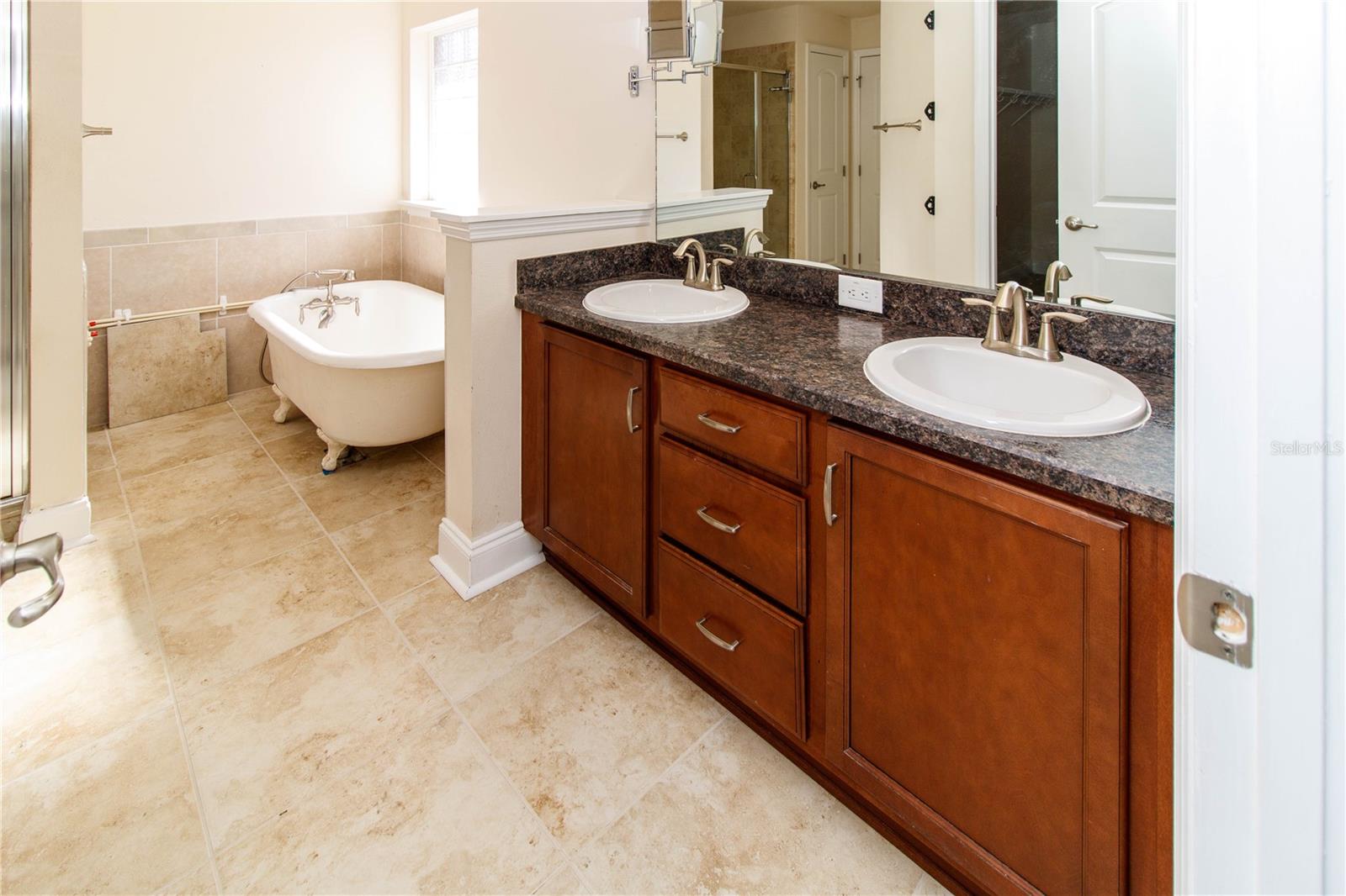 Listing photo id 23 for 13541 Niti Drive