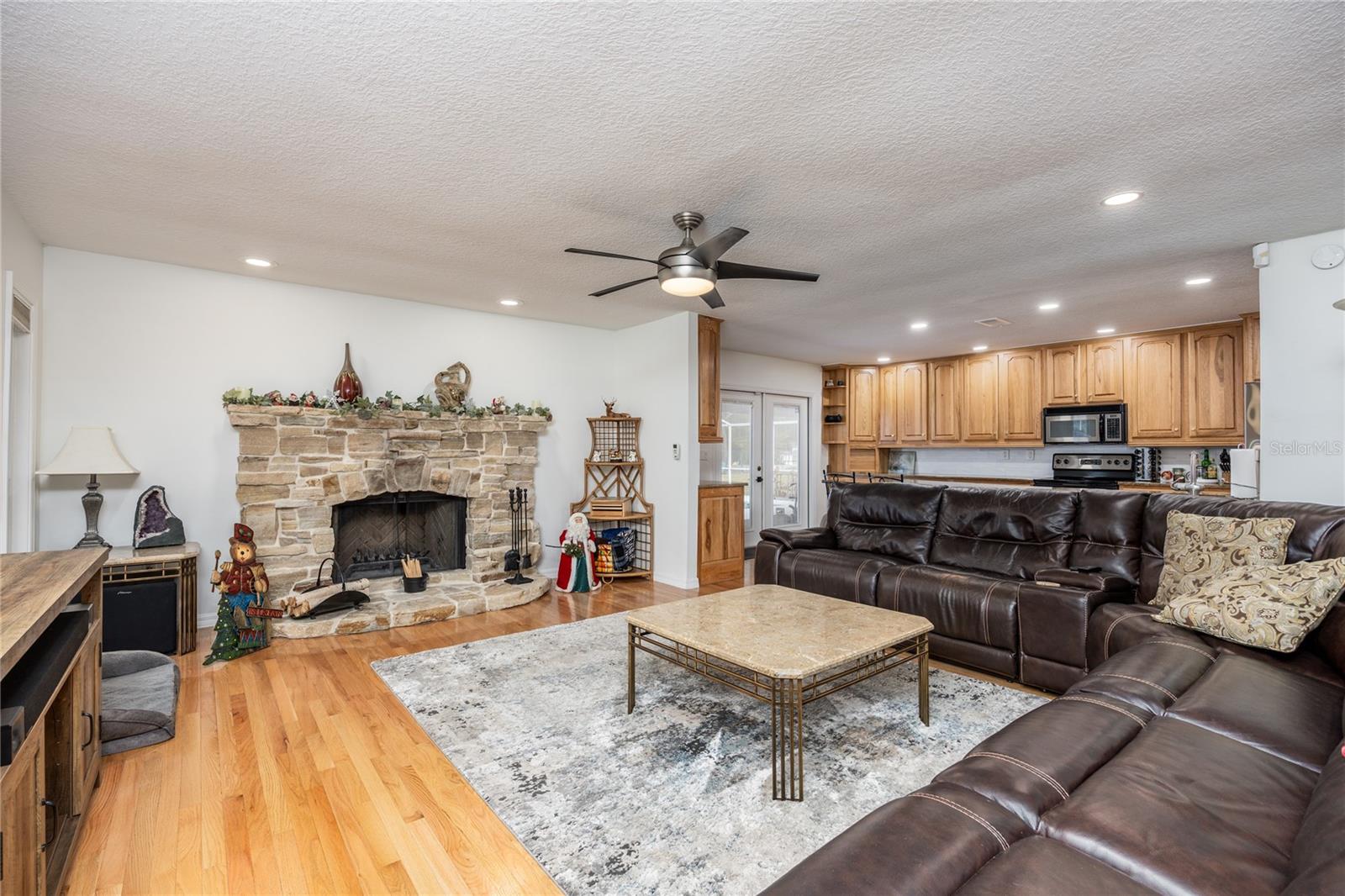 Image 14 of 47 For 22481 Southshore Drive