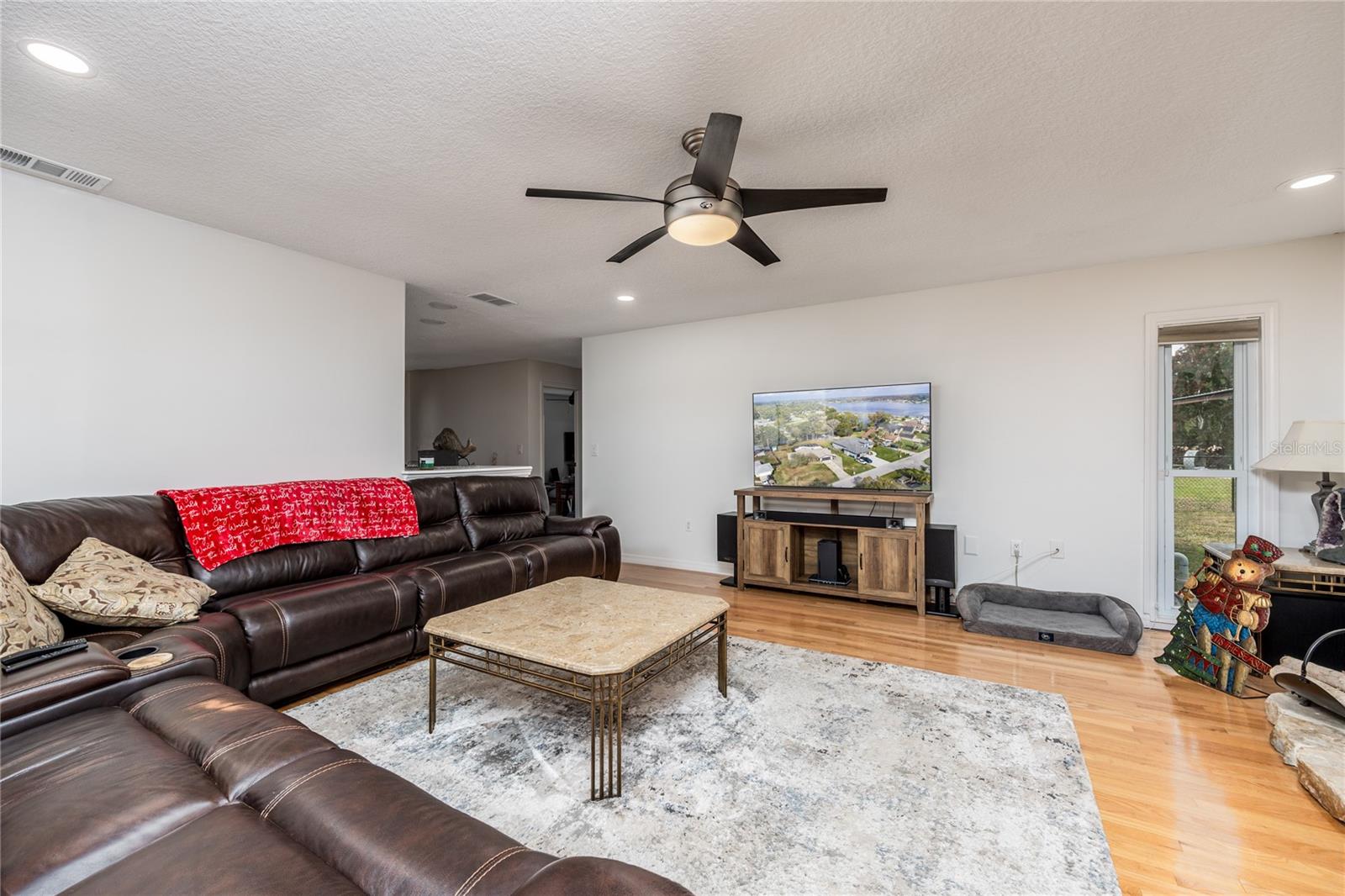 Image 15 of 47 For 22481 Southshore Drive