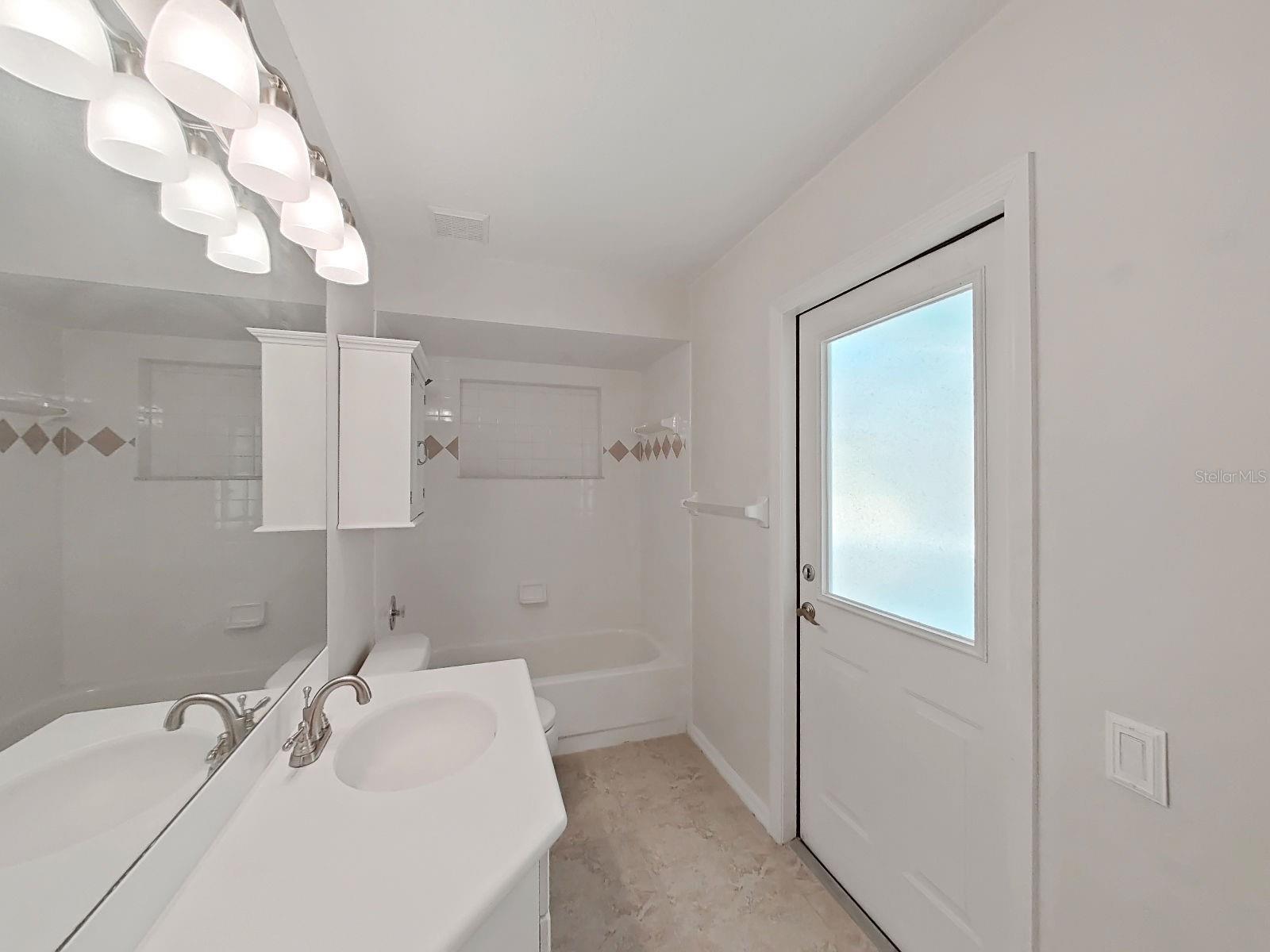 Image 23 of 35 For 14595 Oliver Street