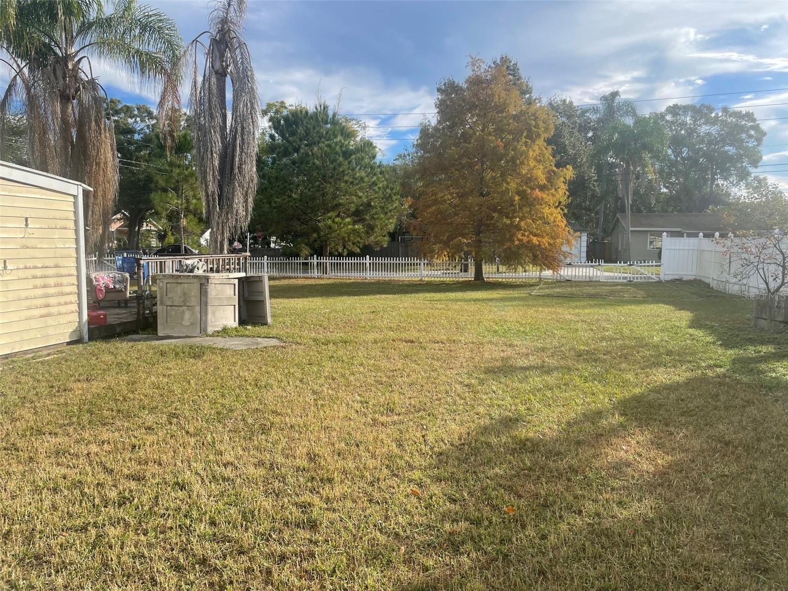 Listing photo id 4 for 2950 64th Avenue N