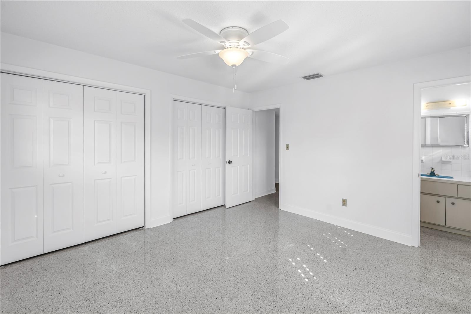 Image 11 of 32 For 7047 Shore Drive S