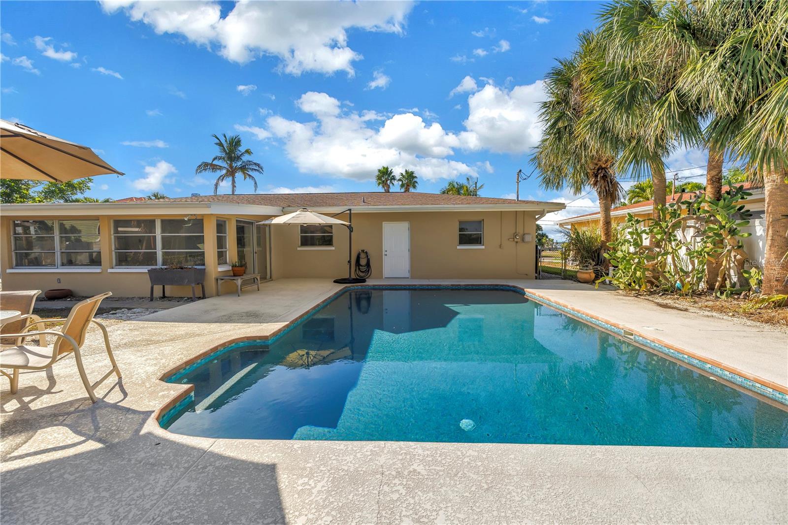 Image 19 of 32 For 7047 Shore Drive S