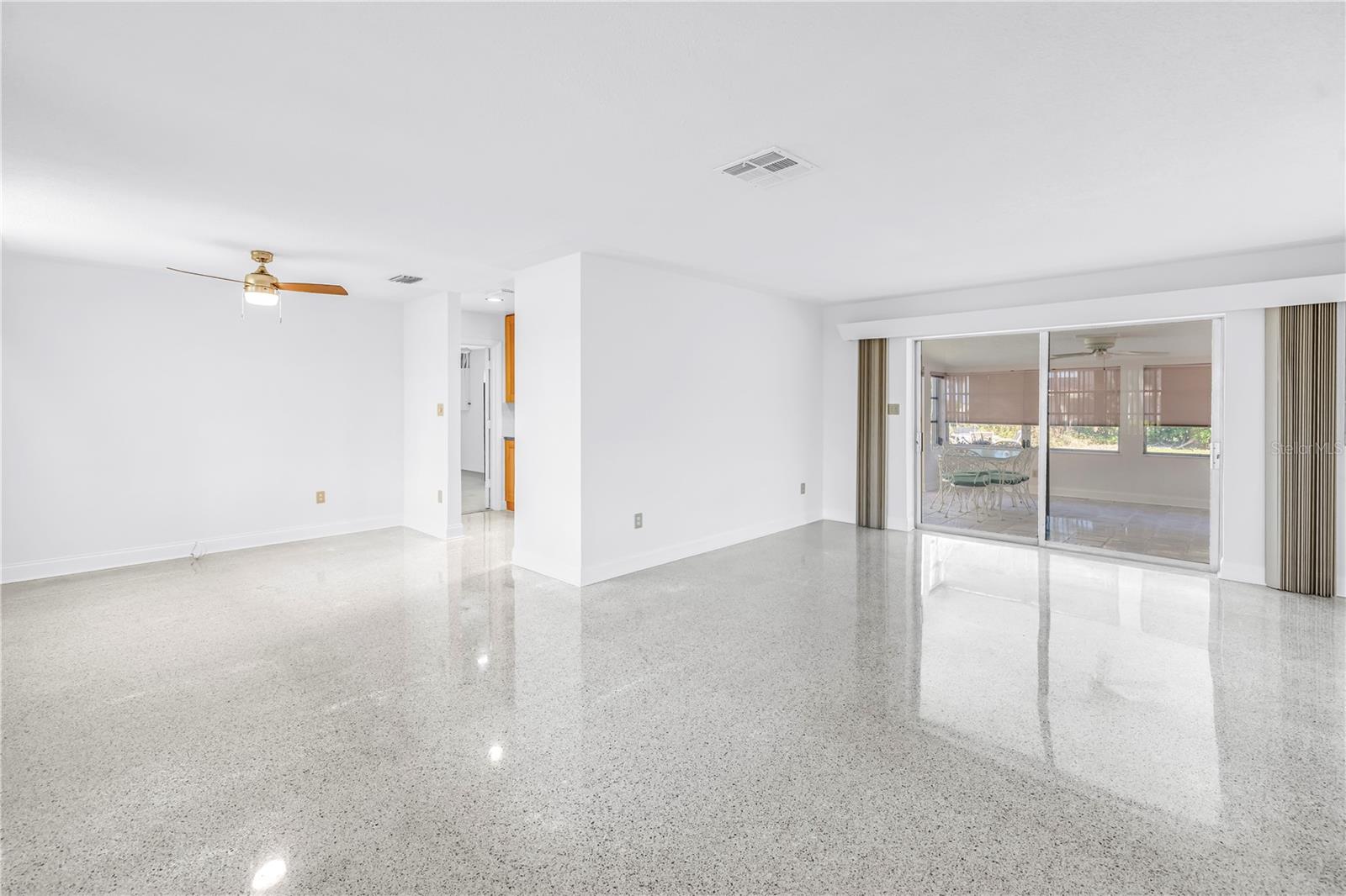 Image 5 of 32 For 7047 Shore Drive S