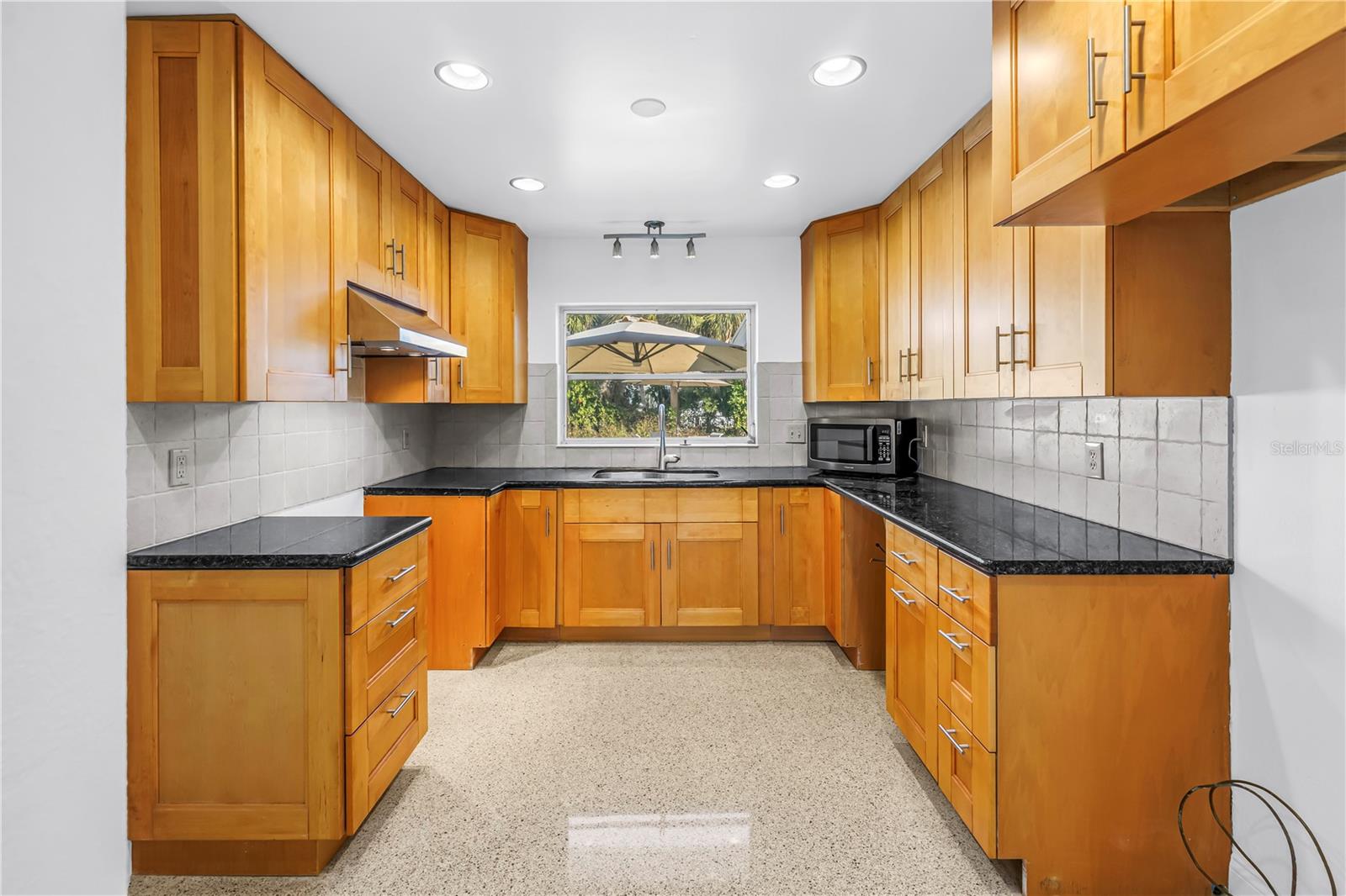 Image 8 of 32 For 7047 Shore Drive S