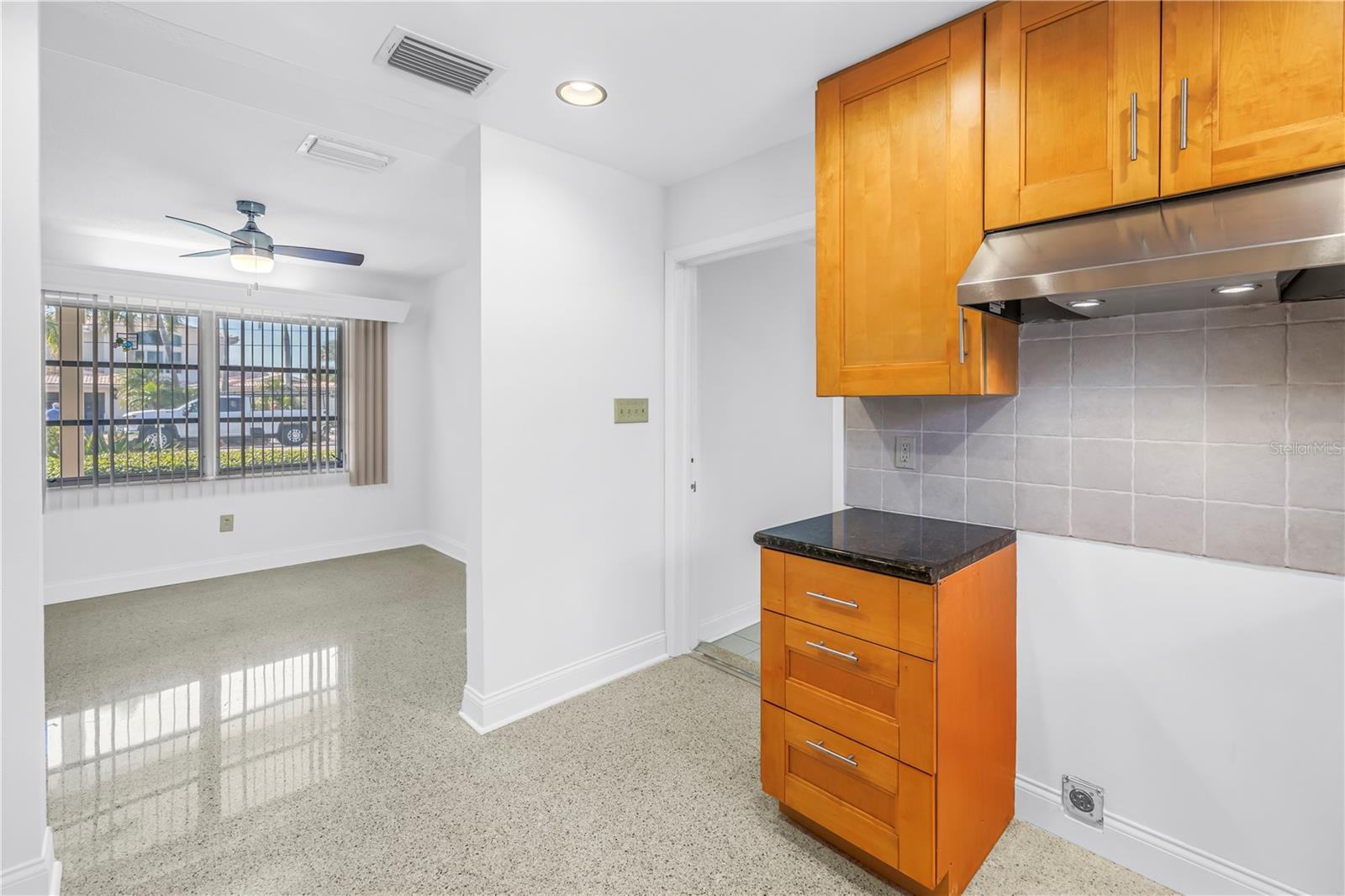 Image 9 of 32 For 7047 Shore Drive S