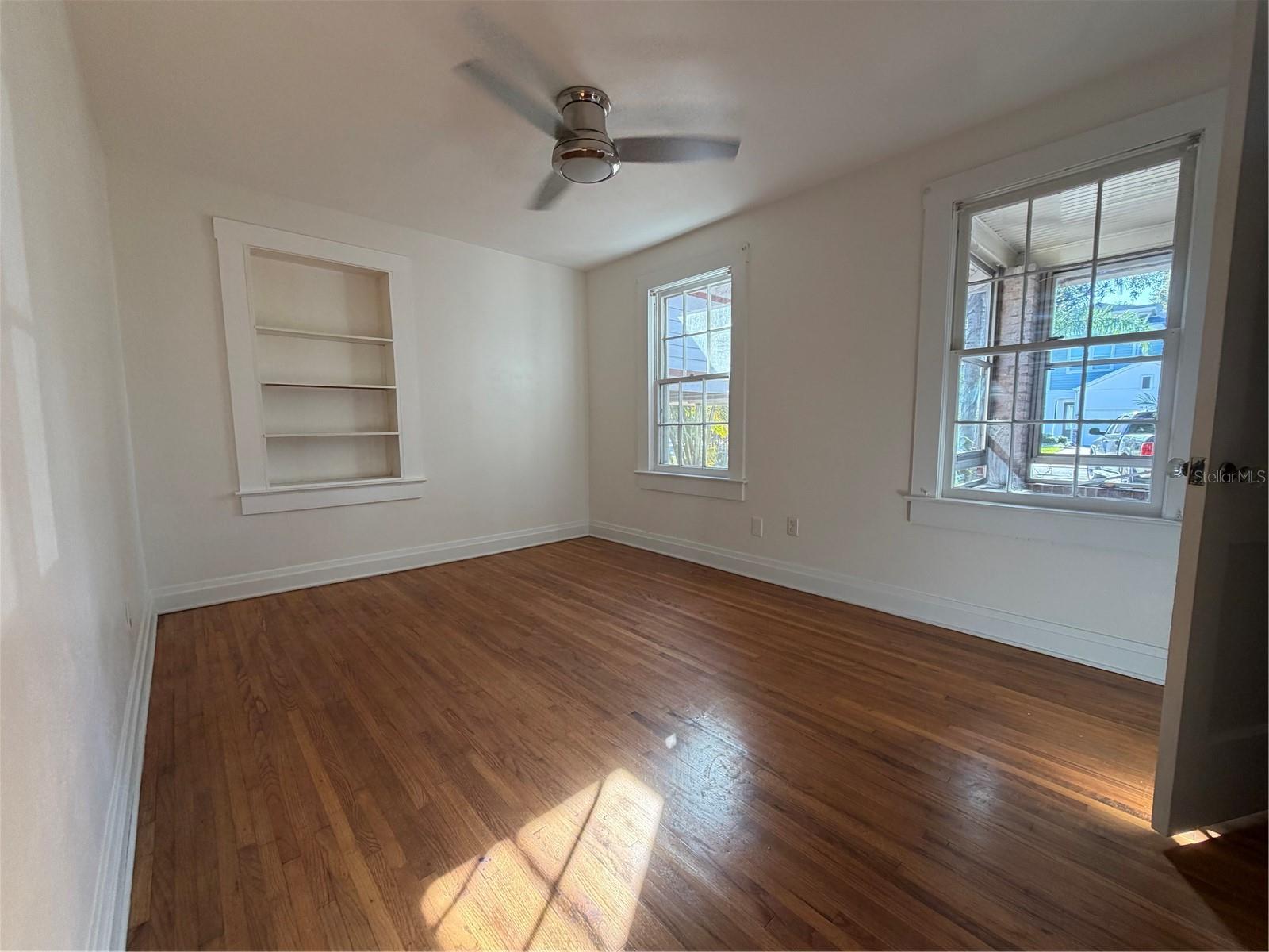 Image 5 of 13 For 3813 De Leon Street