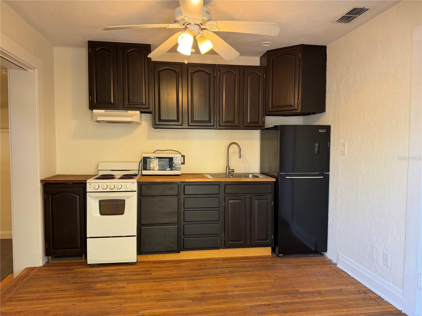 Image 6 of 13 For 3813 De Leon Street