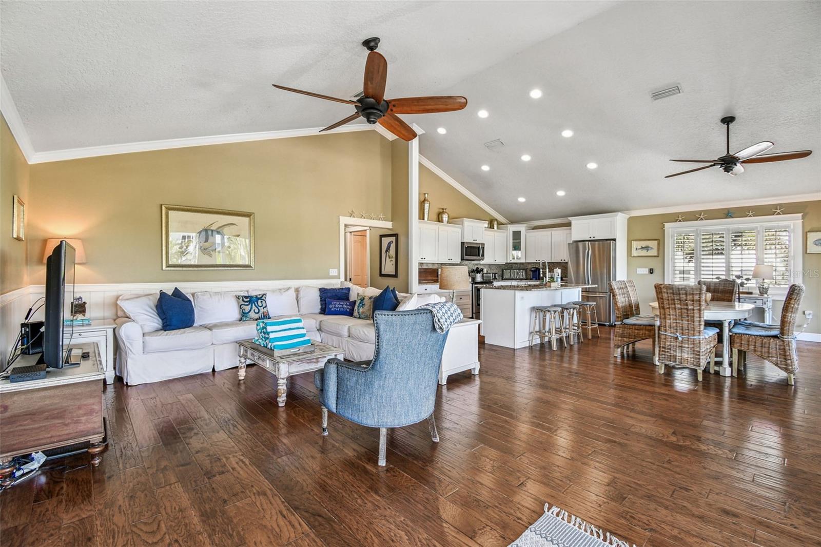 Image 11 of 81 For 612 Fern Street