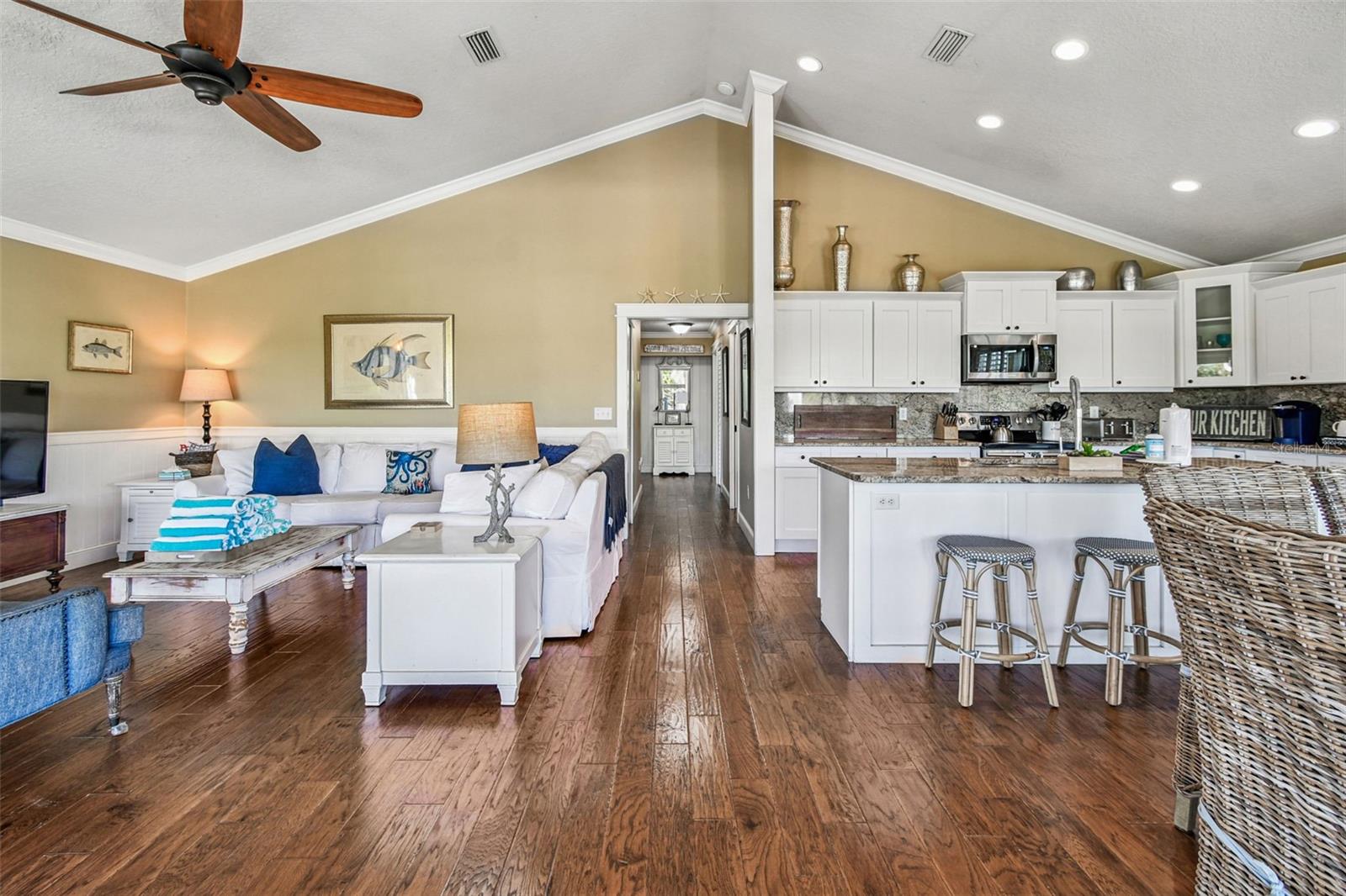 Image 13 of 81 For 612 Fern Street