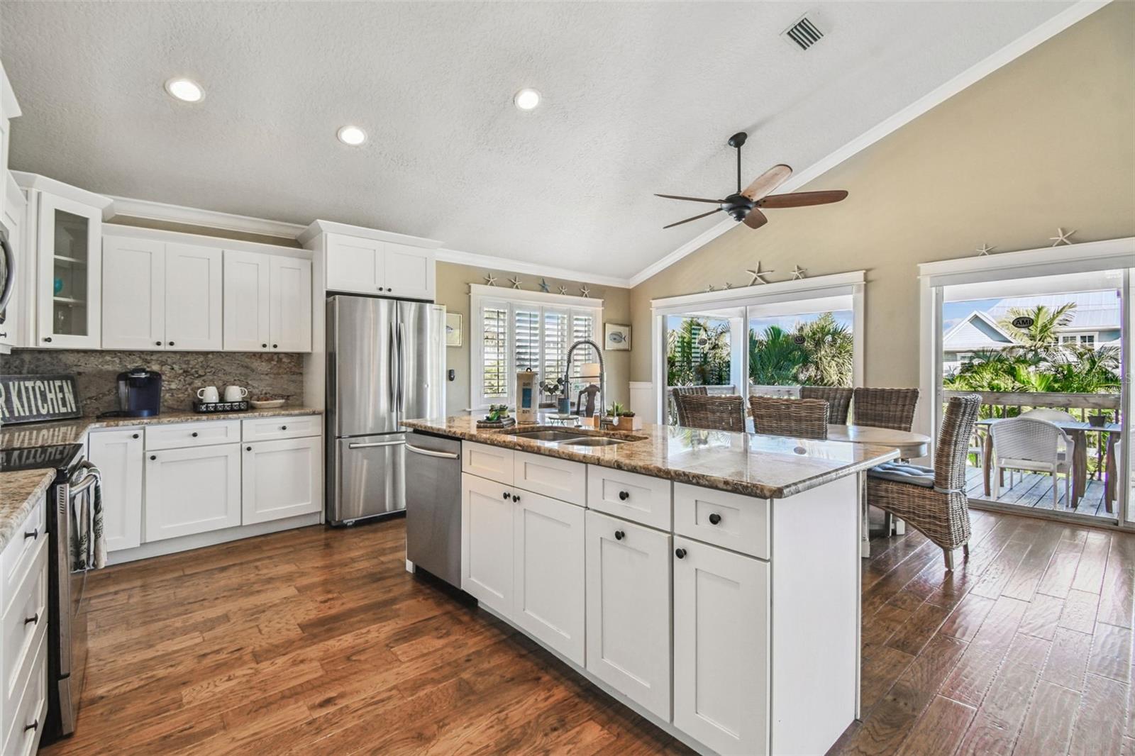 Image 16 of 81 For 612 Fern Street