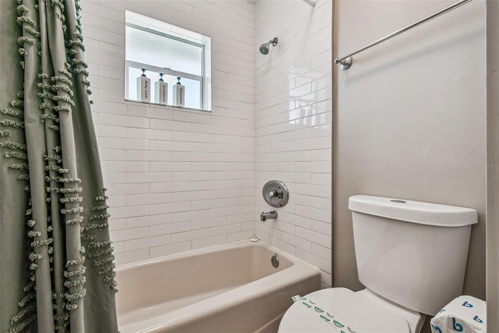 Image 32 of 81 For 612 Fern Street