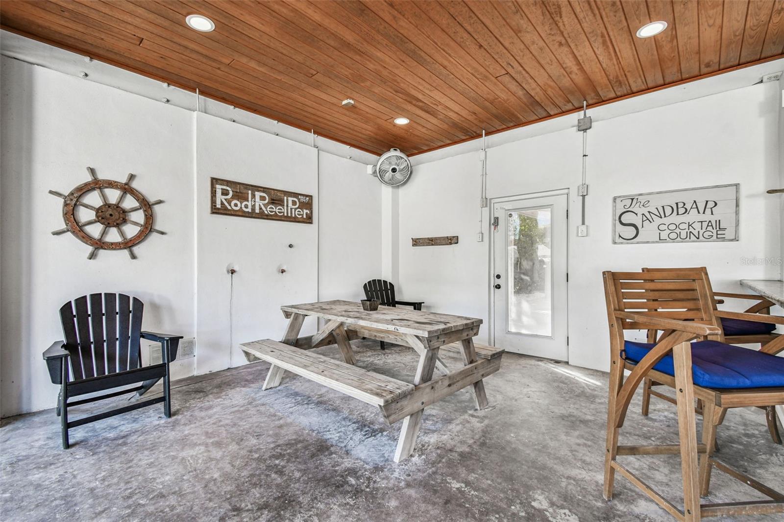 Image 54 of 81 For 612 Fern Street