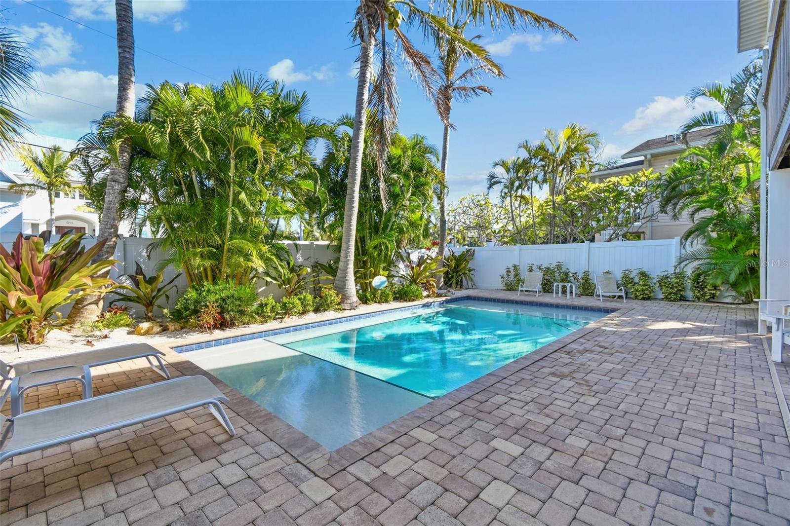 Image 59 of 81 For 612 Fern Street