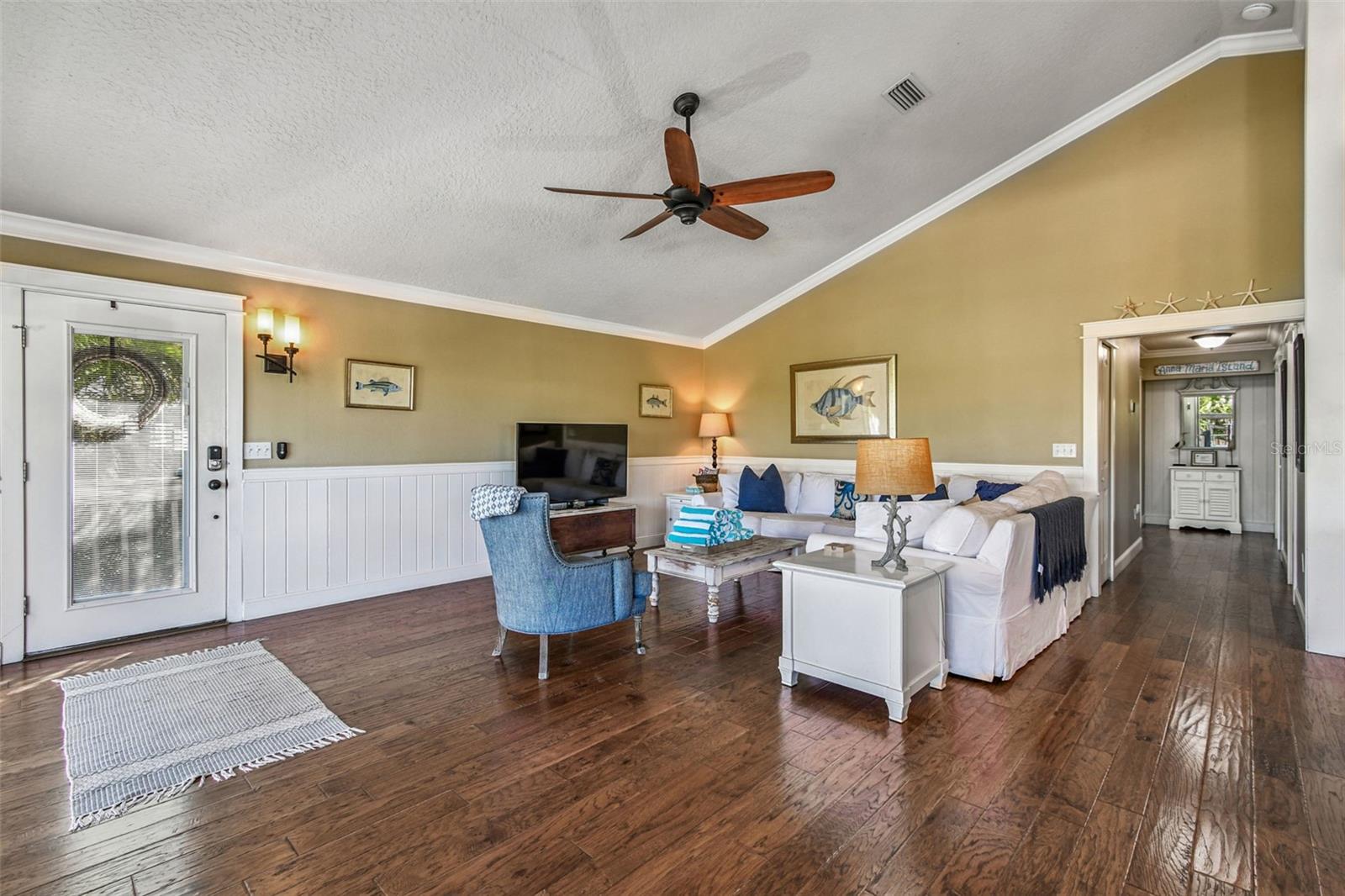 Image 6 of 81 For 612 Fern Street