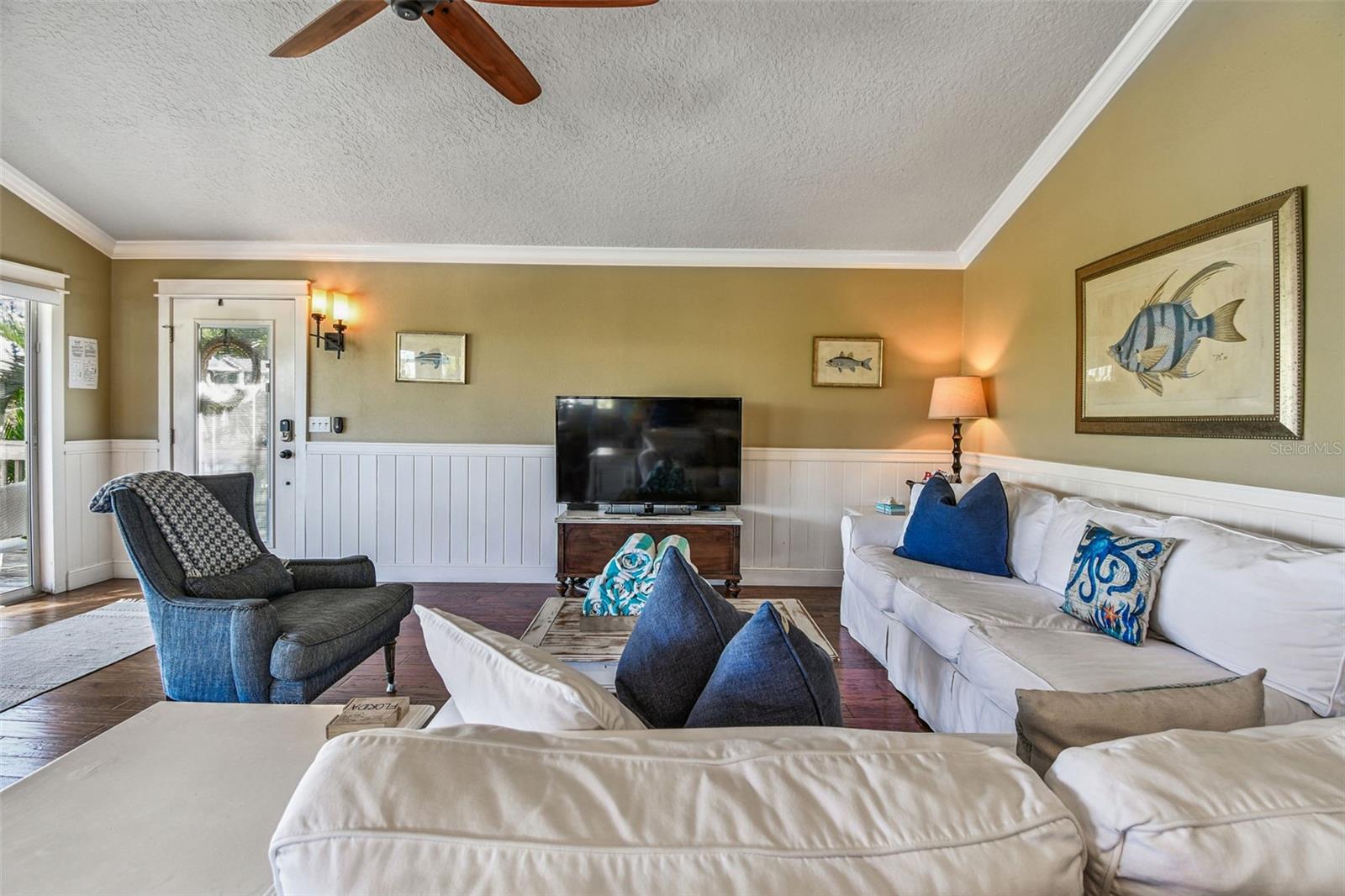 Image 8 of 81 For 612 Fern Street