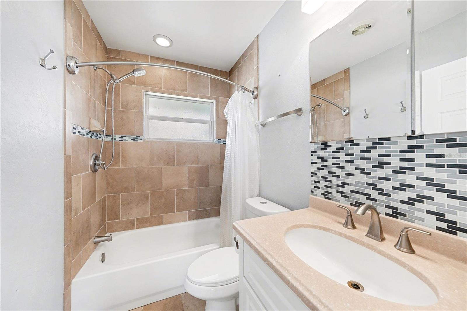 Image 18 of 24 For 6930 30th Avenue N