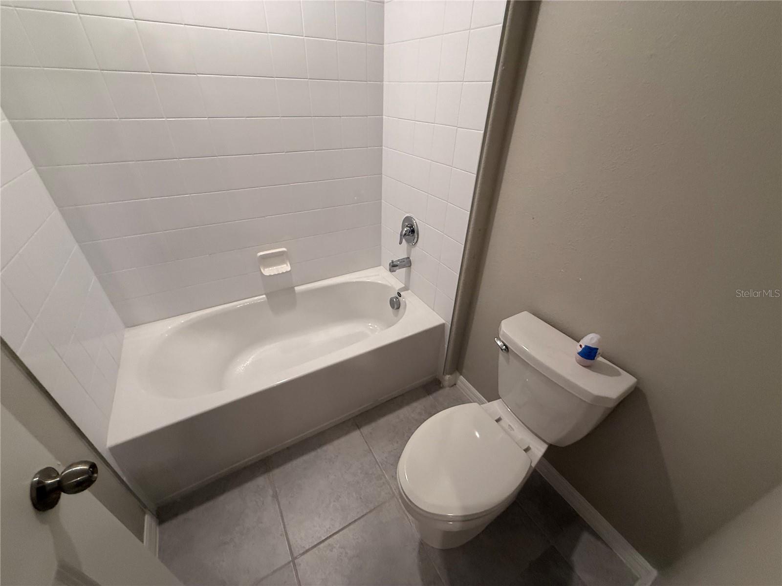 Listing photo id 15 for 9423 Channing Hill Drive