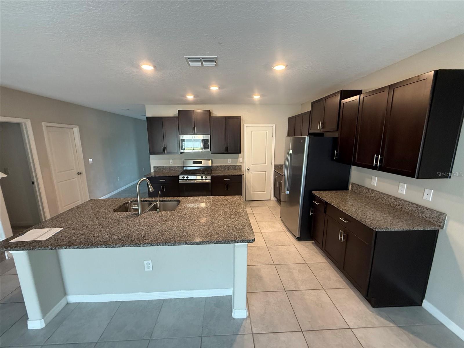 Listing photo id 2 for 9423 Channing Hill Drive