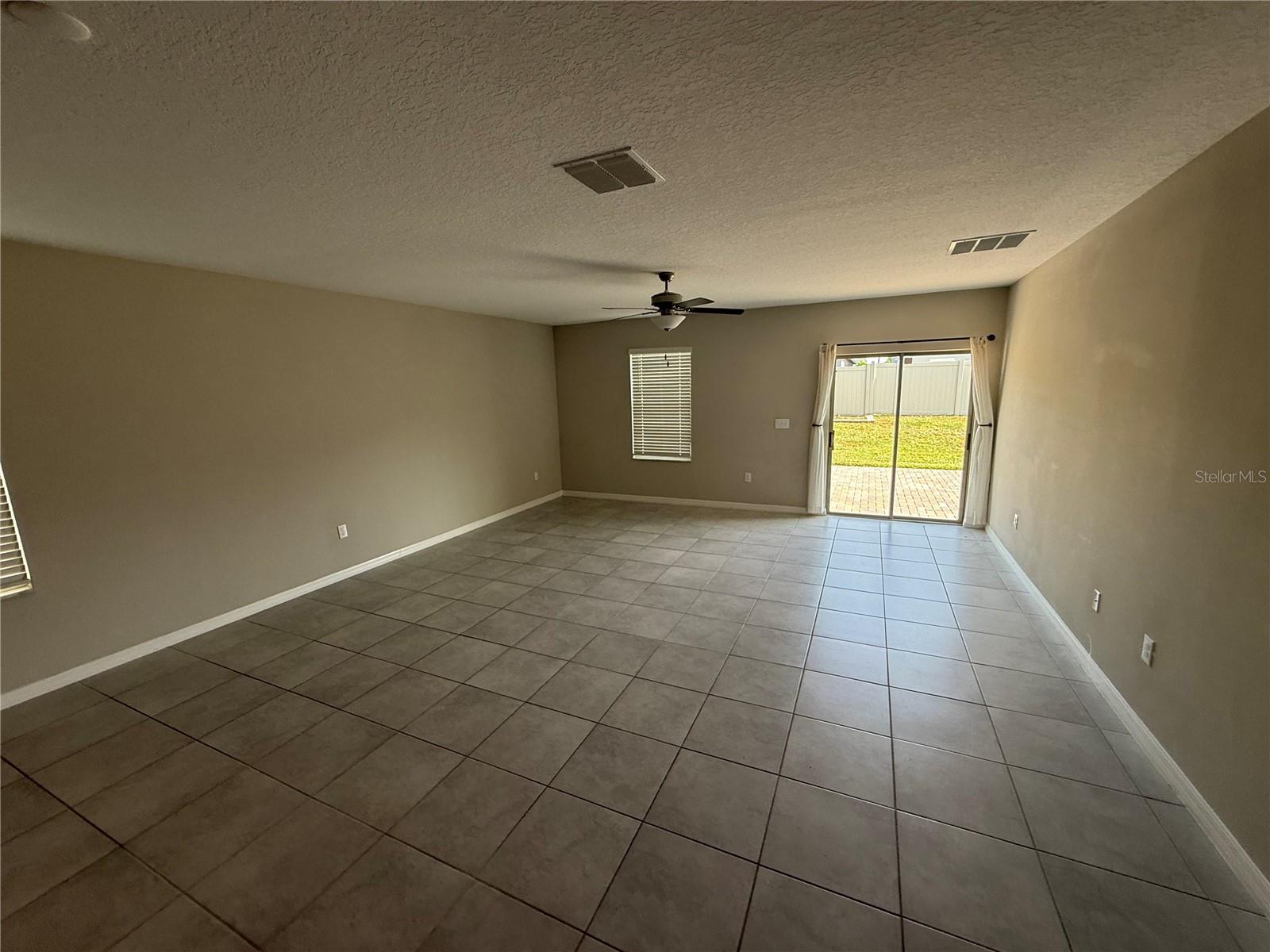 Listing photo id 3 for 9423 Channing Hill Drive
