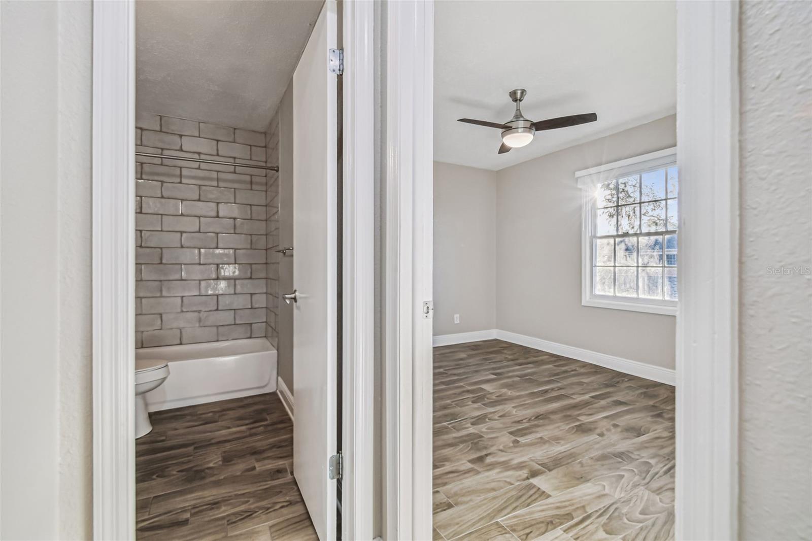 Image 18 of 50 For 13691 Orange Sunset Drive 201