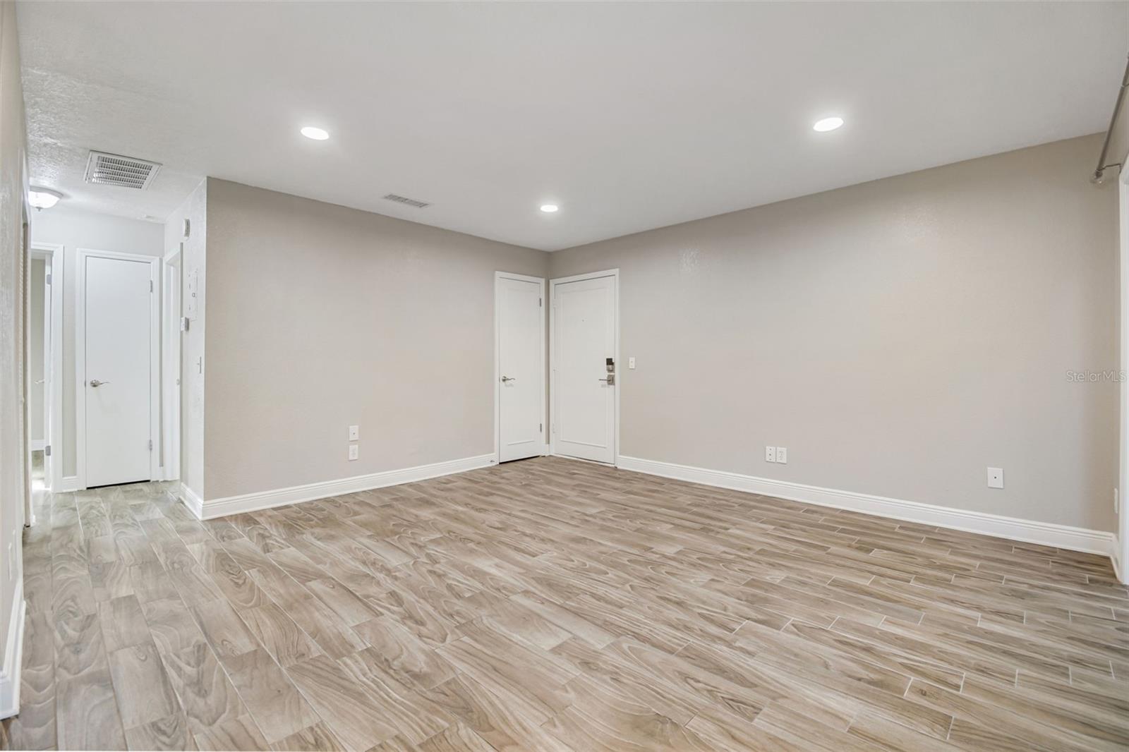 Image 7 of 50 For 13691 Orange Sunset Drive 201