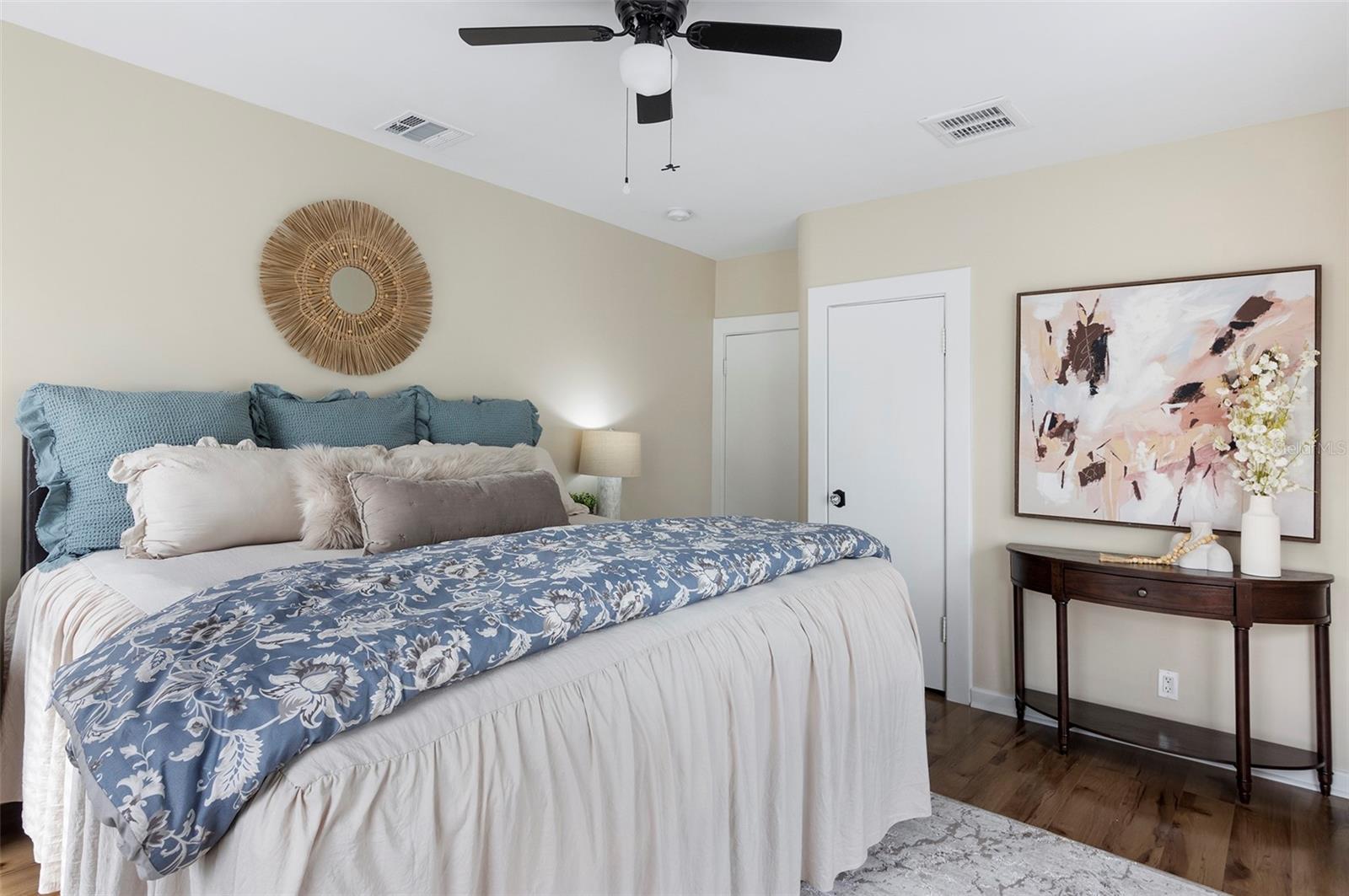 Image 17 of 27 For 701 38th Avenue N