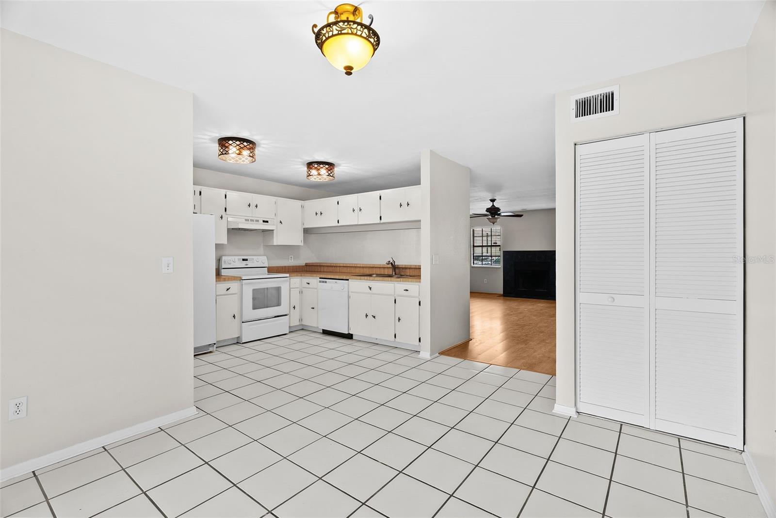 Image 11 of 32 For 12668 Castle Hill Drive