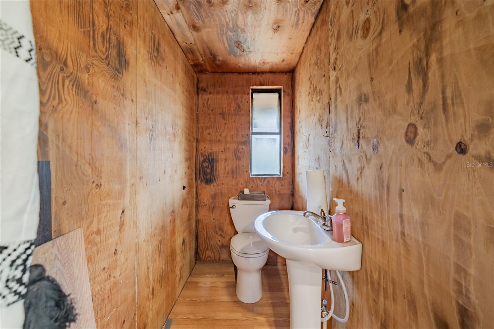 Image 34 of 48 For 18832 Dorman Road