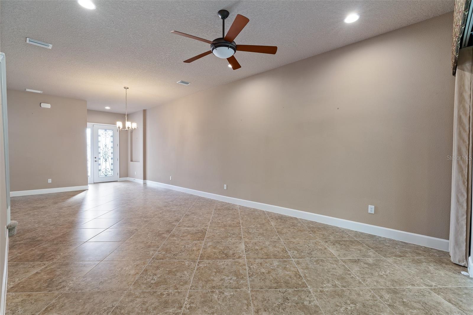 Image 12 of 47 For 829 Pinewood Drive