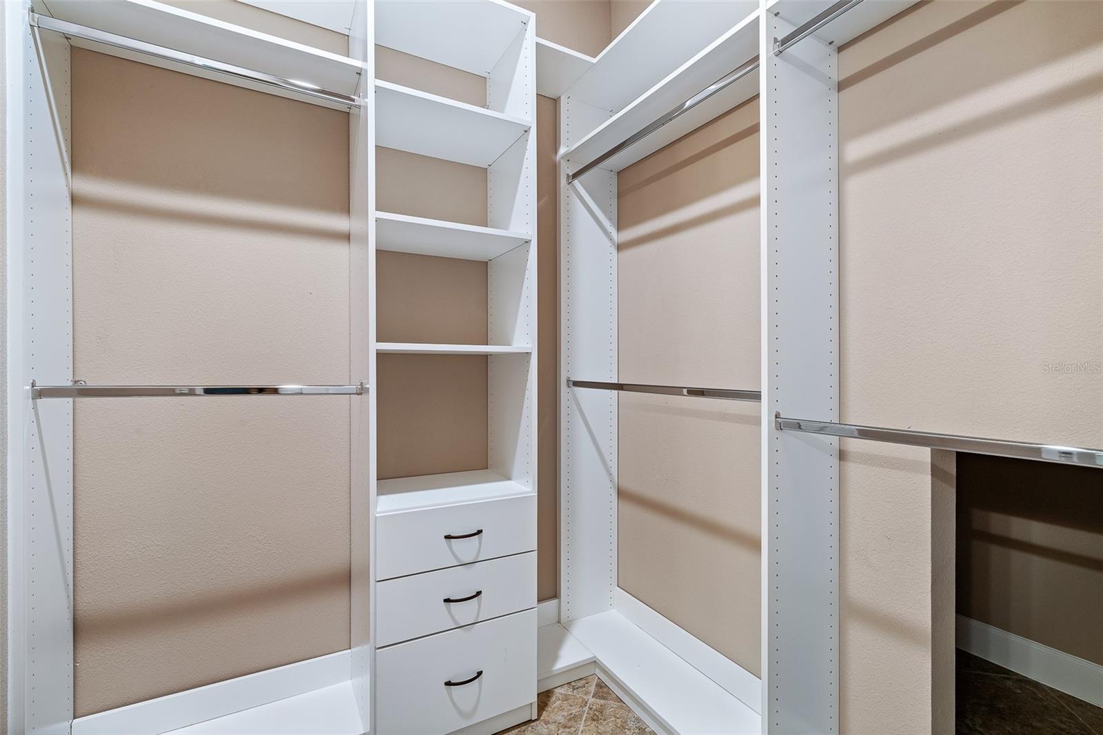 Image 26 of 47 For 829 Pinewood Drive