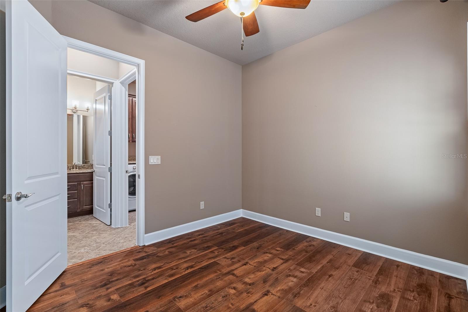 Image 28 of 47 For 829 Pinewood Drive