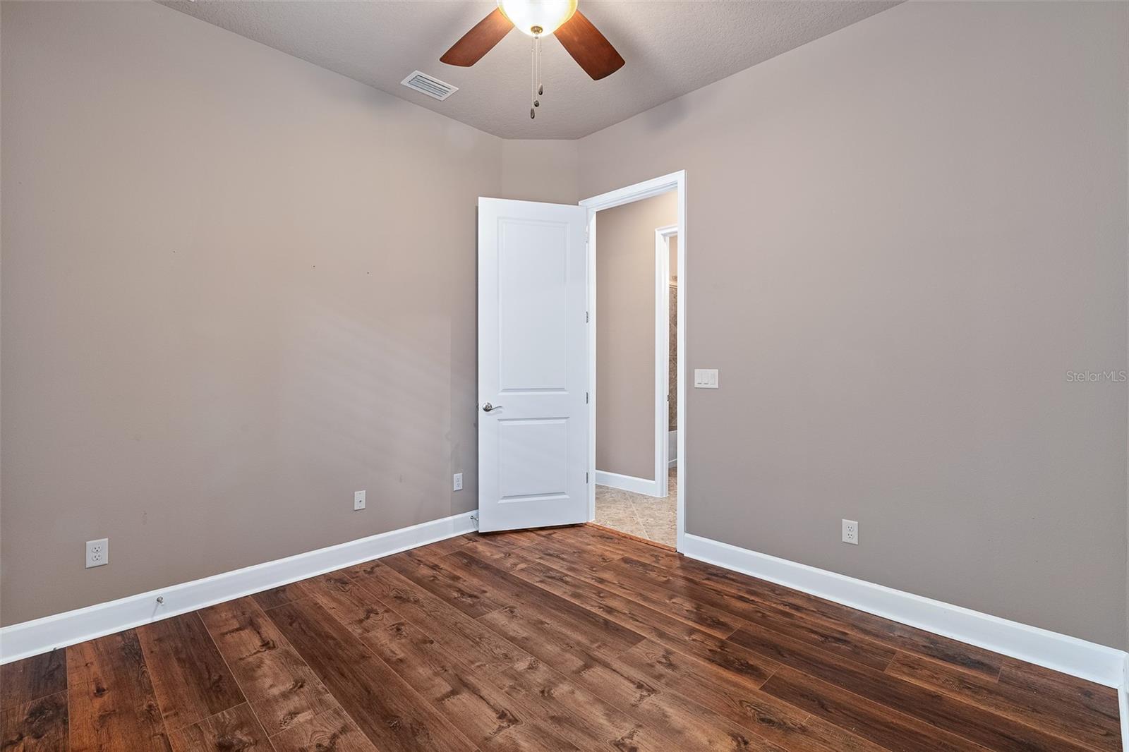 Image 29 of 47 For 829 Pinewood Drive