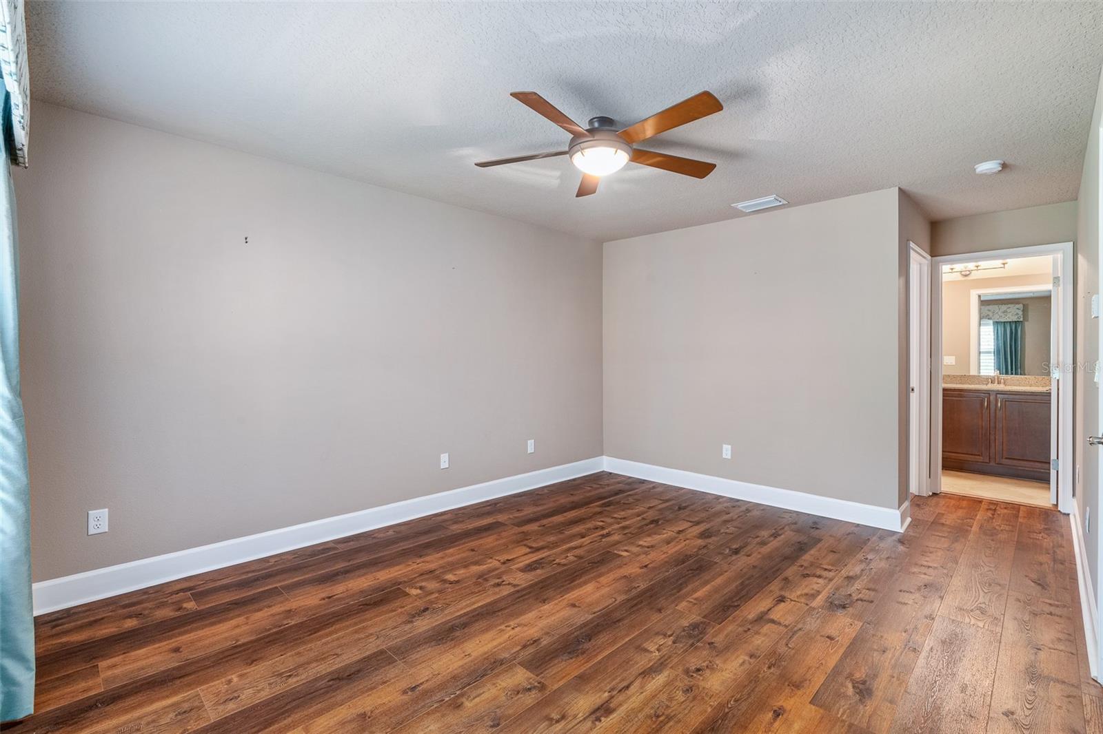 Image 36 of 47 For 829 Pinewood Drive