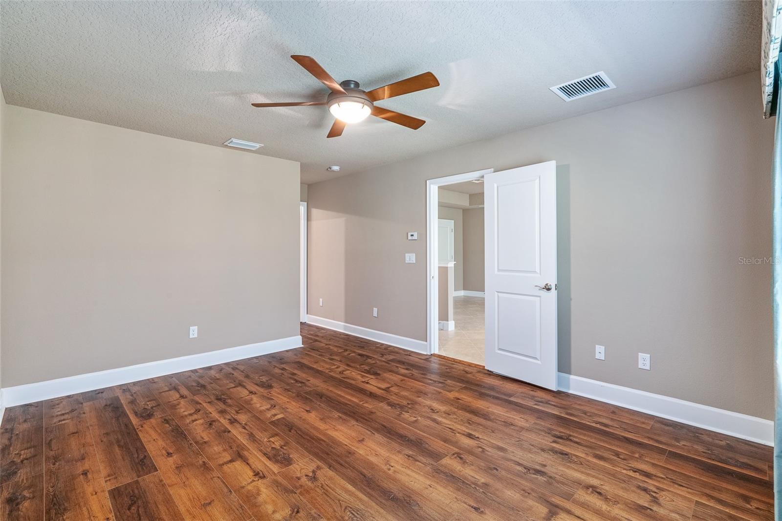 Image 37 of 47 For 829 Pinewood Drive