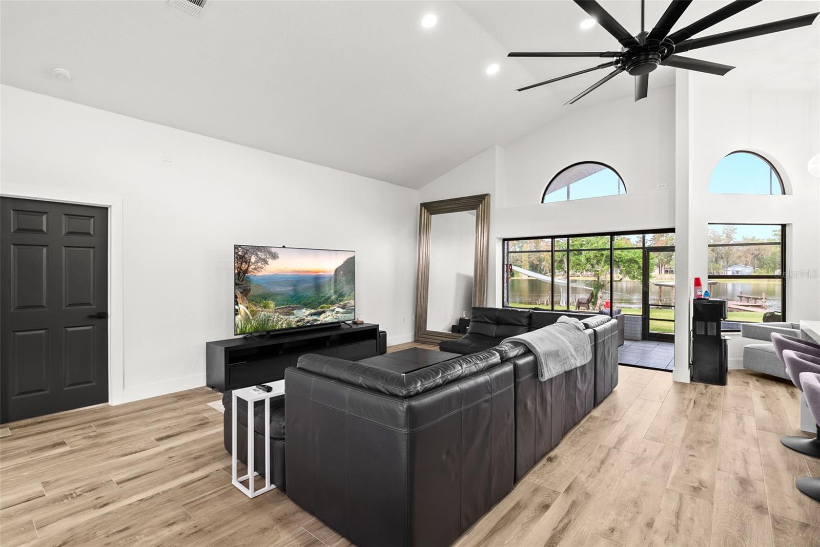 Image 10 of 67 For 15912 Willowdale Road