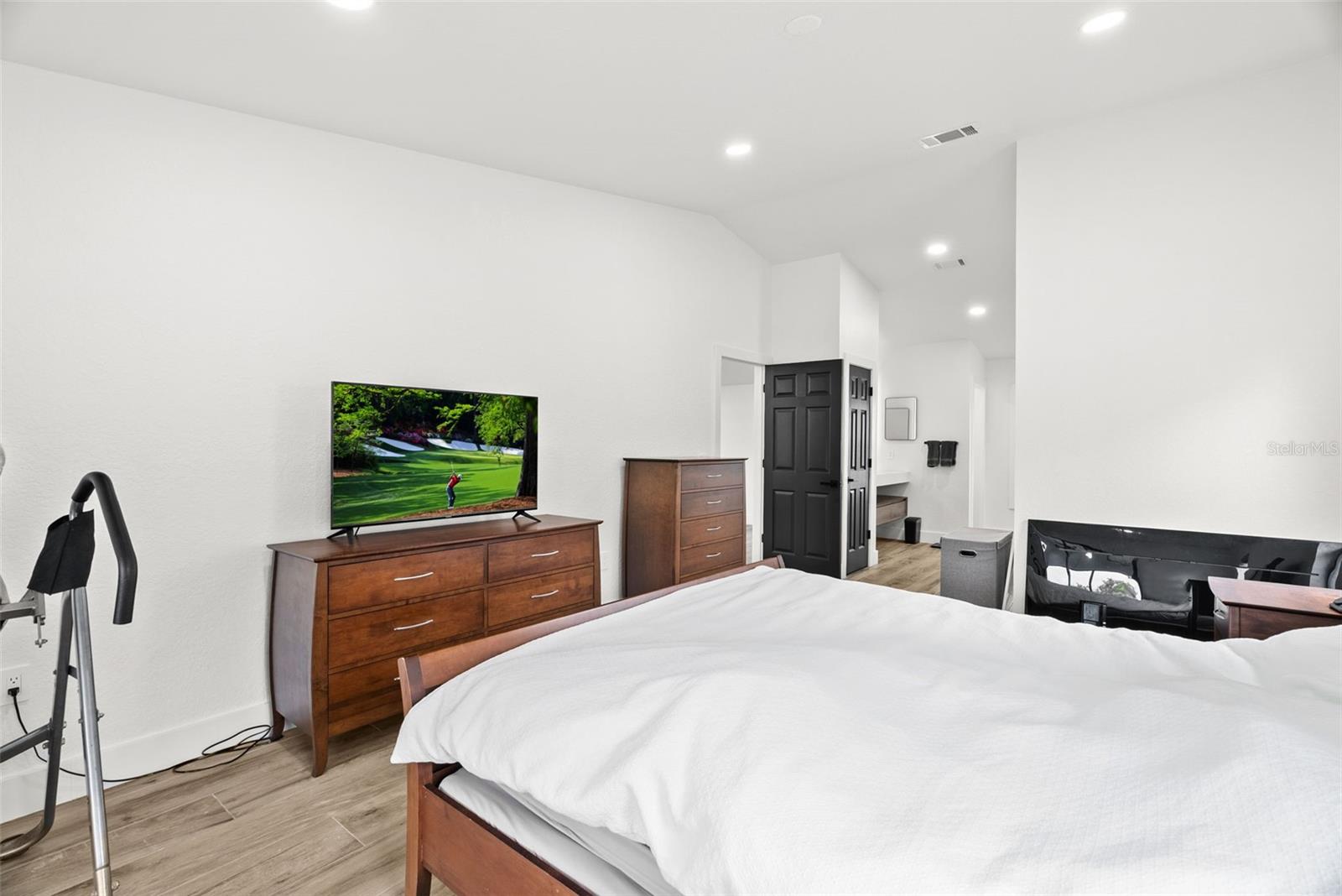 Image 23 of 67 For 15912 Willowdale Road