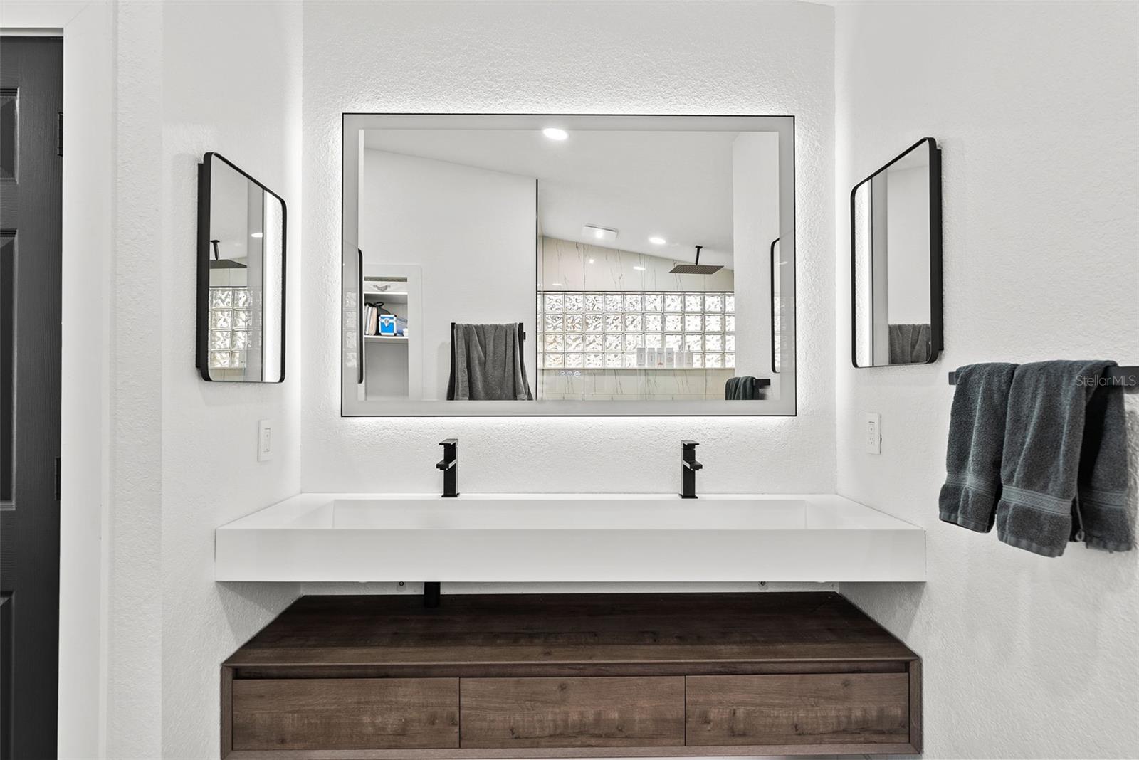 Image 29 of 67 For 15912 Willowdale Road