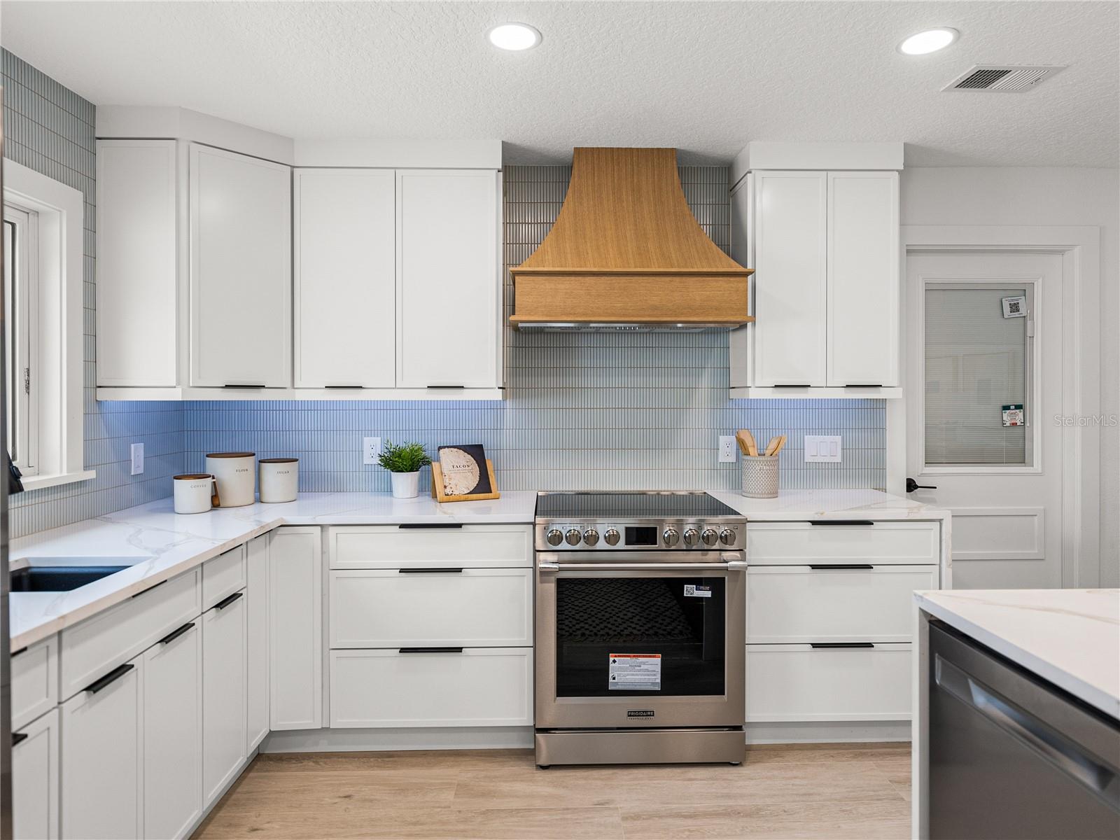 Image 17 of 79 For 6709 Cardinal Drive S