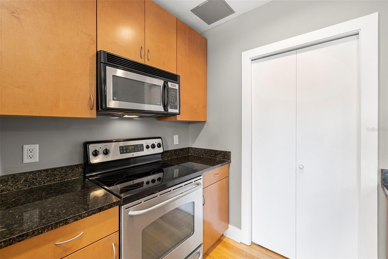 Image 10 of 50 For 1010 Central Avenue 302