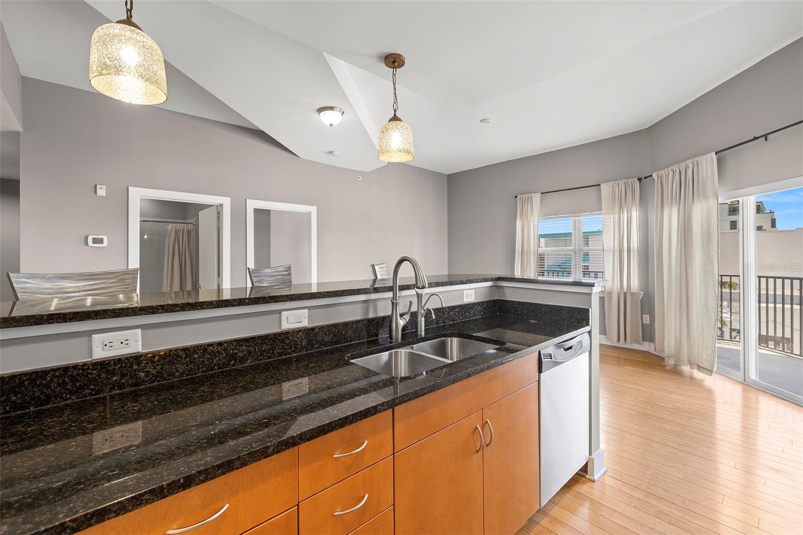 Image 11 of 50 For 1010 Central Avenue 302