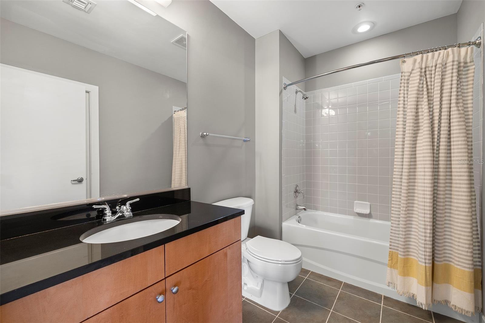 Image 18 of 50 For 1010 Central Avenue 302