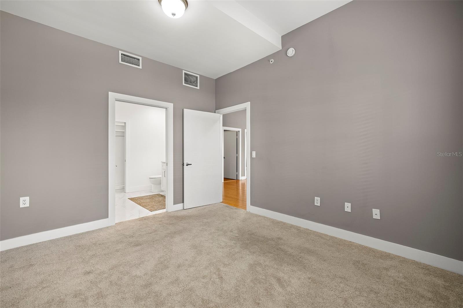 Image 21 of 50 For 1010 Central Avenue 302