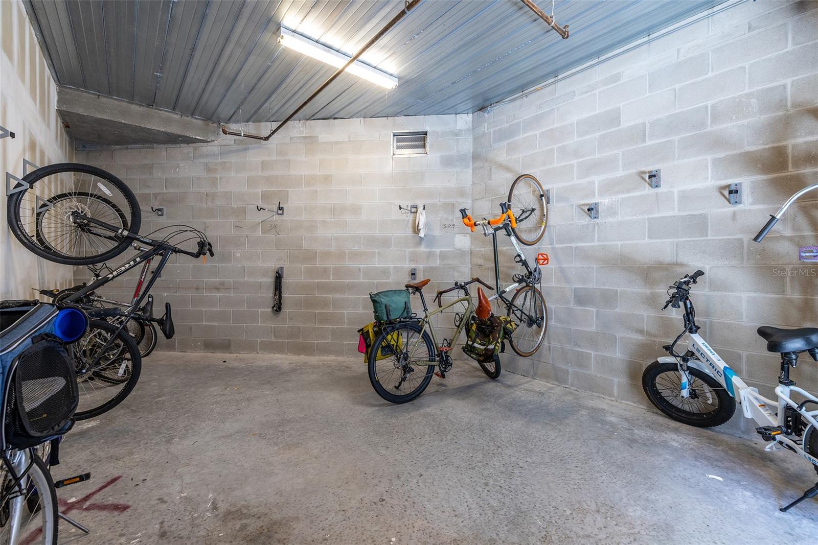 Image 40 of 50 For 1010 Central Avenue 302